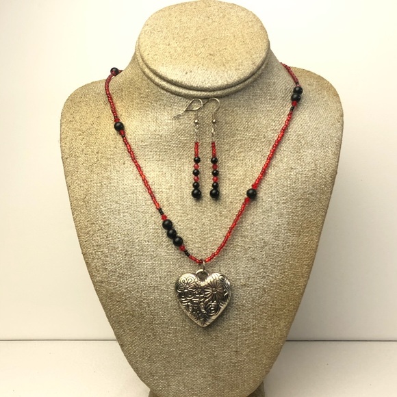 Red Seed Bead Necklace With Earrings - Picture 1 of 6
